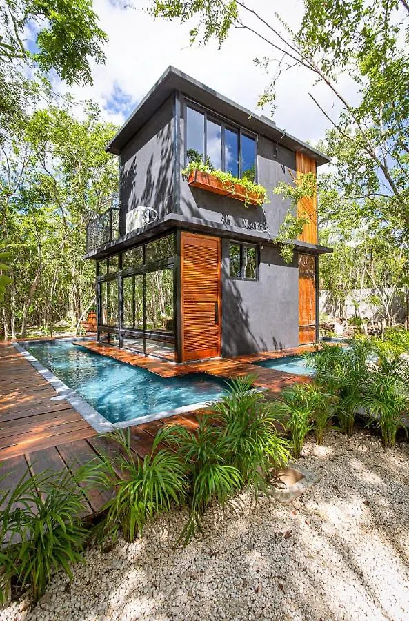 K NAJ- Tiny House con cenote natural privado. Villa Tulum