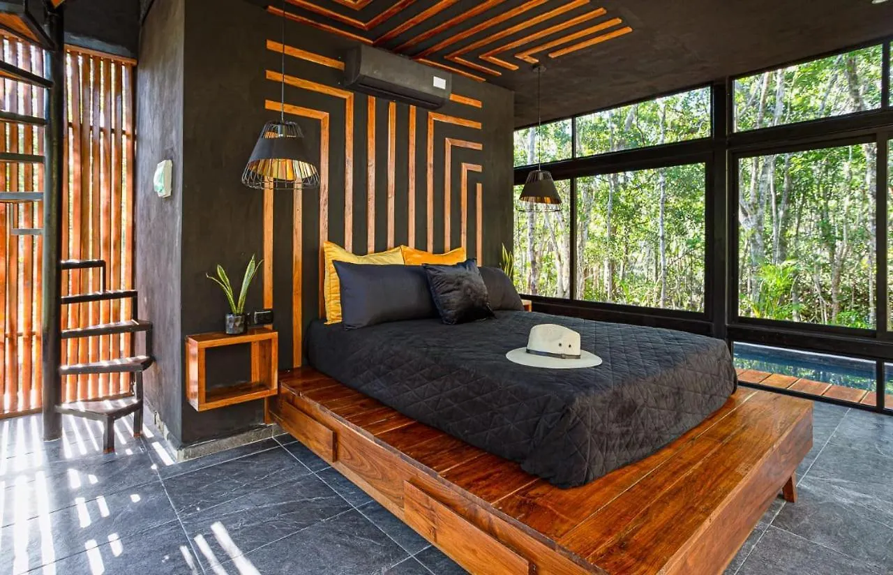 K NAJ- Tiny House con cenote natural privado. México