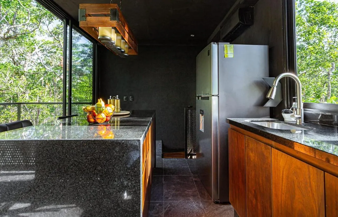 Villa K NAJ- Tiny House con cenote natural privado.