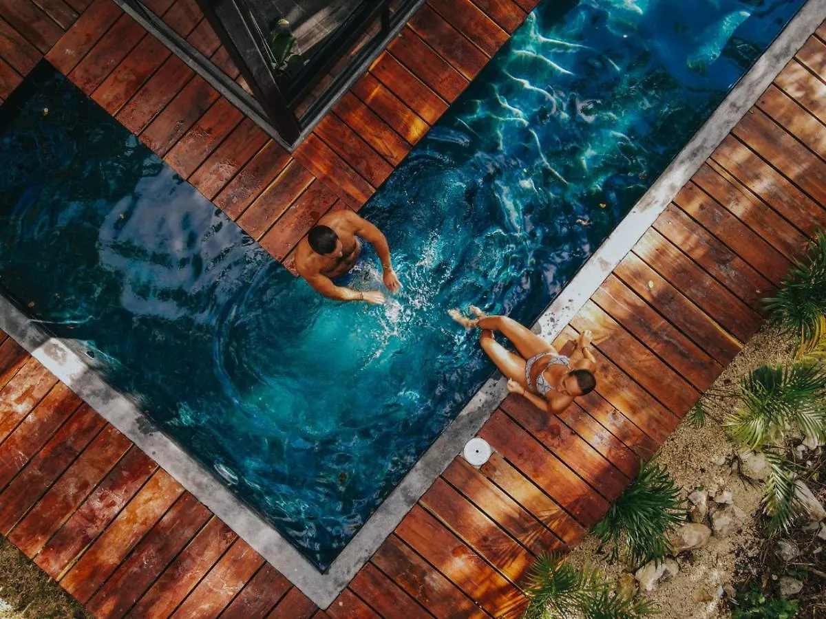Villa K NAJ- Tiny House con cenote natural privado. México